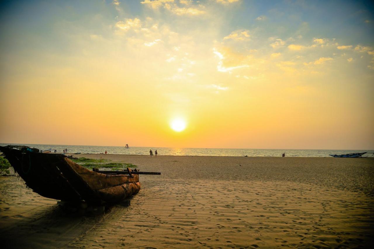 Hotel The Cove Negombo Exterior foto